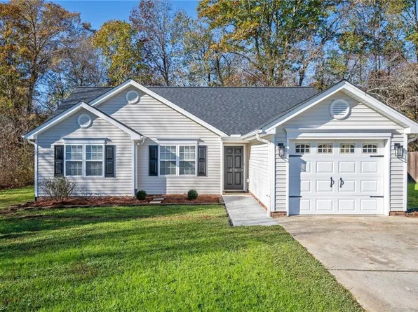 270 Summit Dr, Mocksville, NC 27028