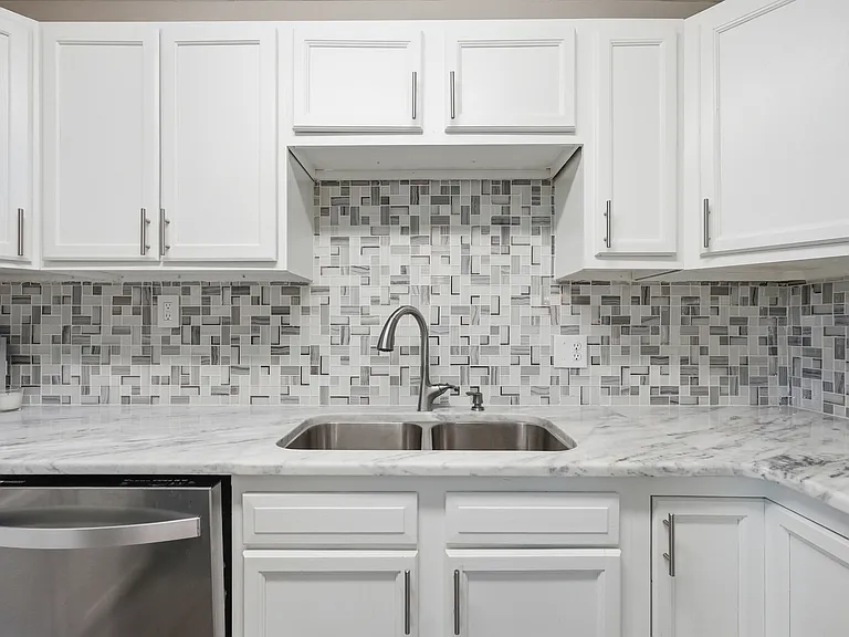 254 E Iris Ln — Photo 15