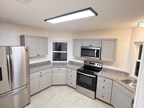 4th image of 12707 Sandtrap St