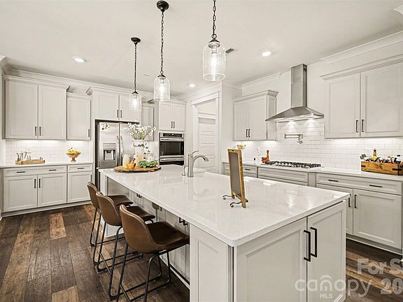 5th image of 261 Bouchard Dr