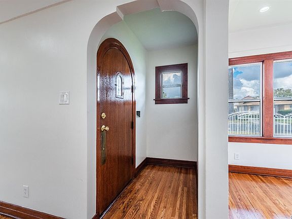 5th image of 1336 W 84th St