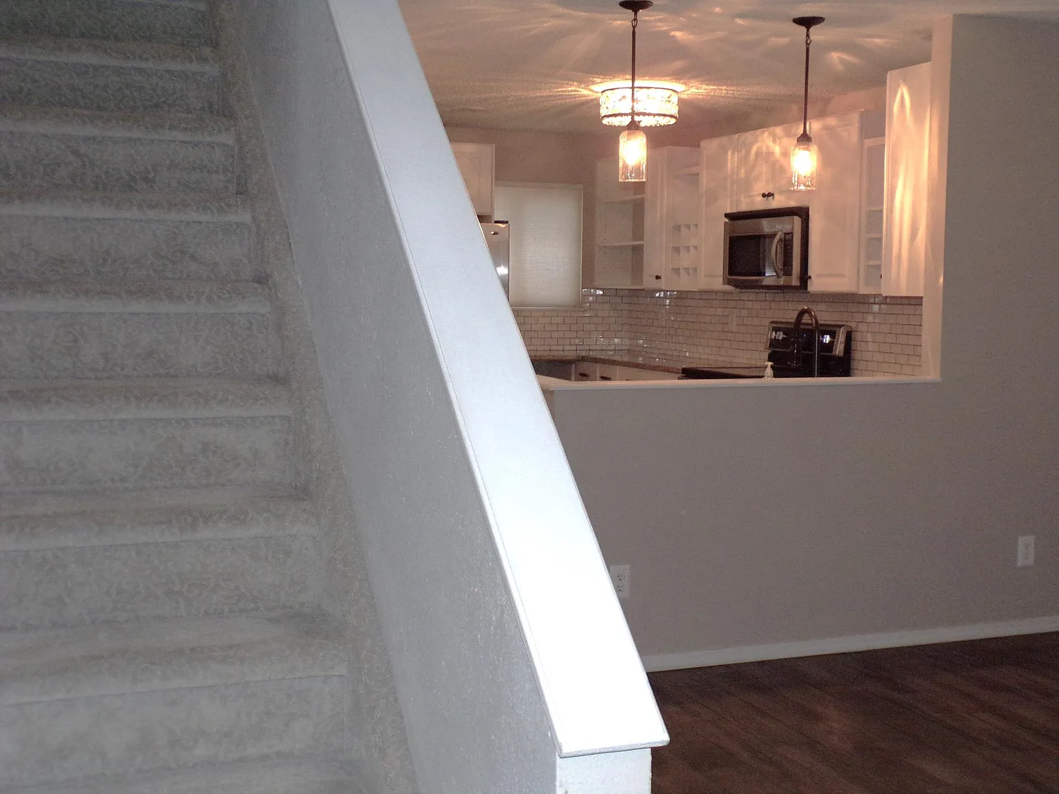 2 bed, 1.5 bath, 992 sqft, $1,700 — Photo 2