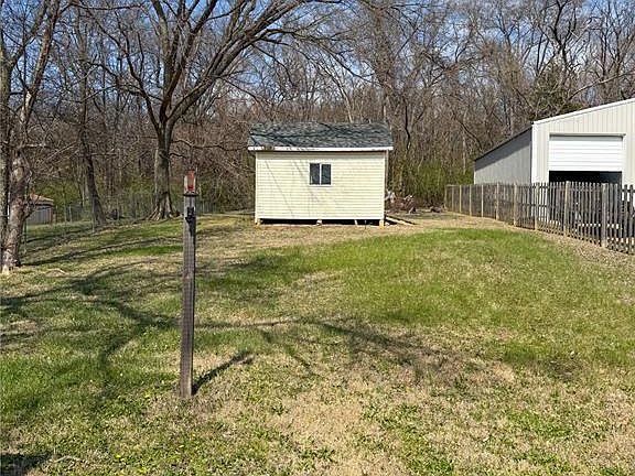 3rd image of 1313 Hill Rd