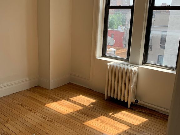 5th image of 346 E 20th St APT 28