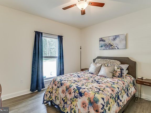 4th image of 20818 Woodlake Cir