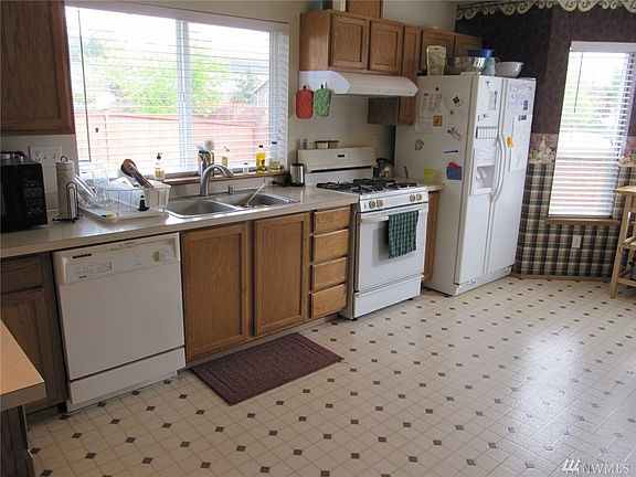 3rd image of 7411 195th St E