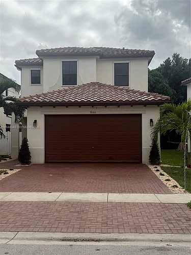 9044 SW 39th St Photo 1
