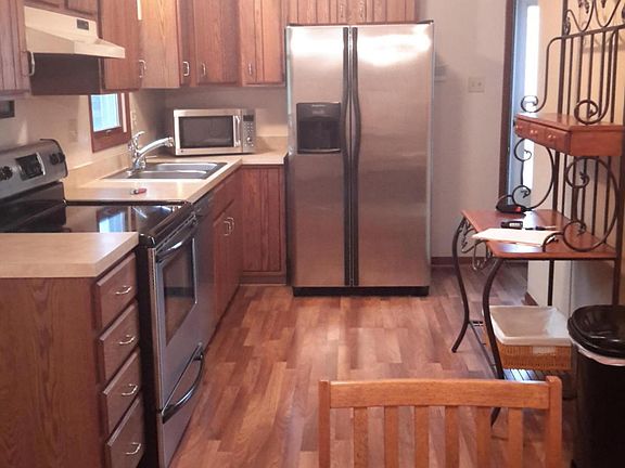 2nd image of 905 E 8th Street Ext
