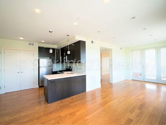 5th image of 2704 Hoyt Ave S APT 5E