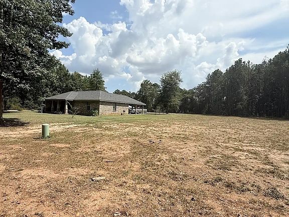5th image of 683 Adrian Ave
