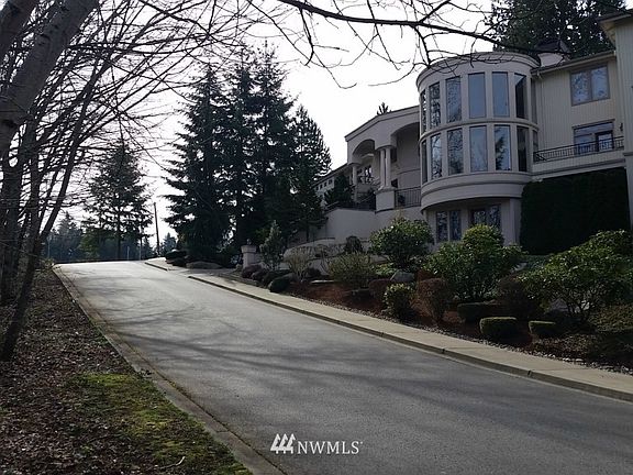 3rd image of 36 XX 96th Avenue NE