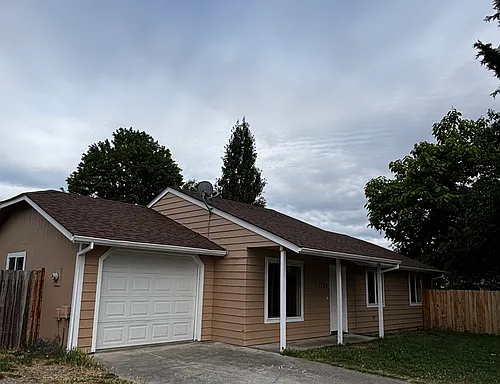 1129 SW Central Ave Photo 1