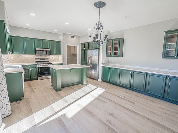 4th image of 27463 Coldwater Dr