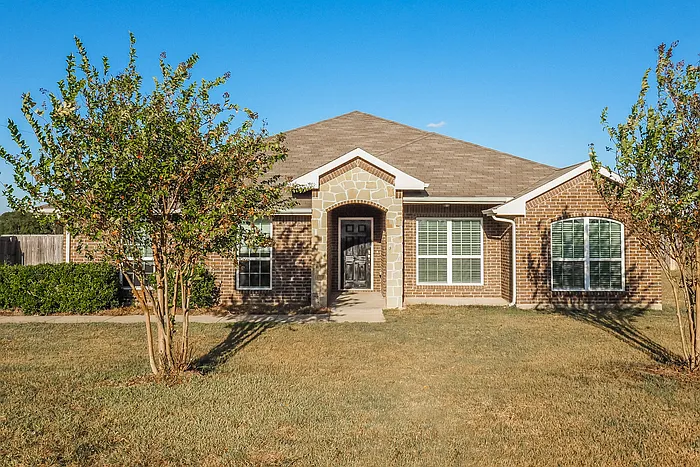 300 Windmill Ct — Photo 1