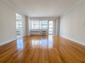 135 W 96th St