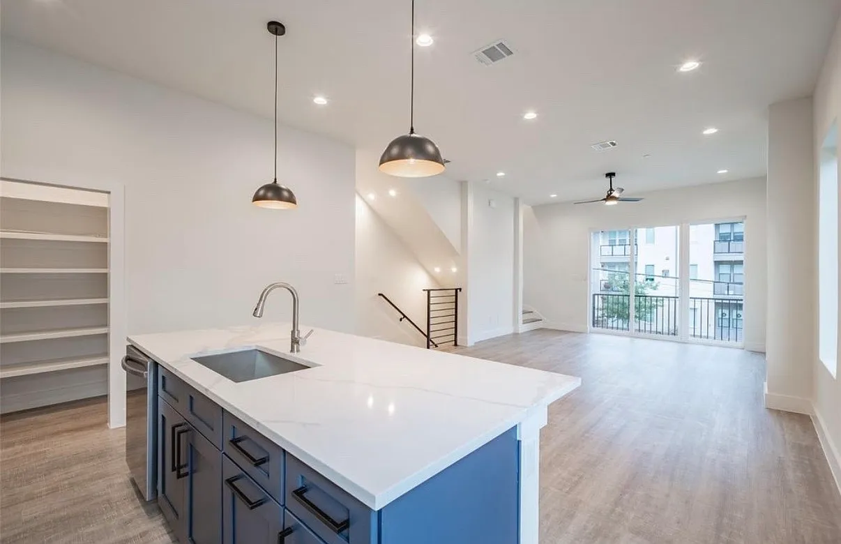 1614 N Fitzhugh Ave — Photo 3