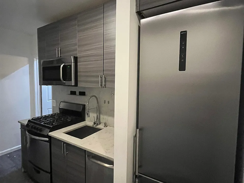 328 E 78th St #1