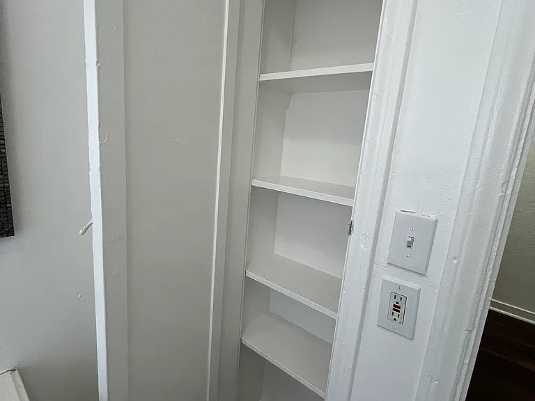 1121 N Kenmore Ave #102 — Photo 13