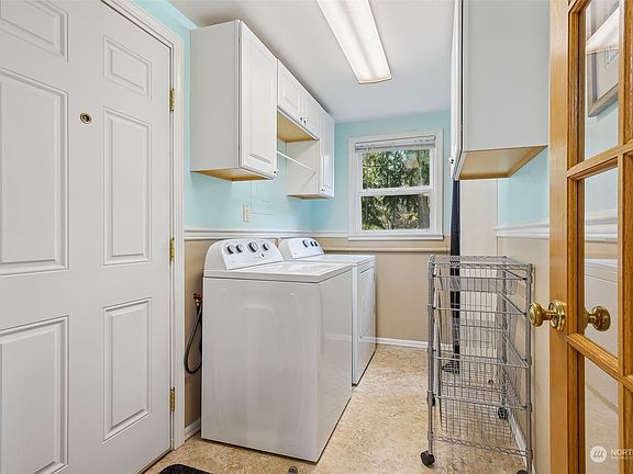 5th image of 10113 Woodland Avenue E