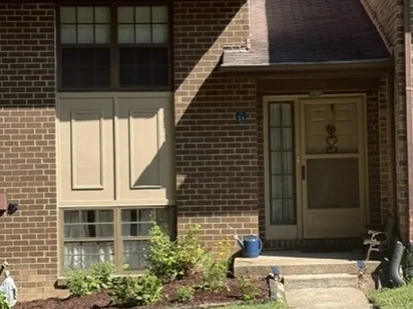 2036 Headlands Cir, Reston, VA 20191