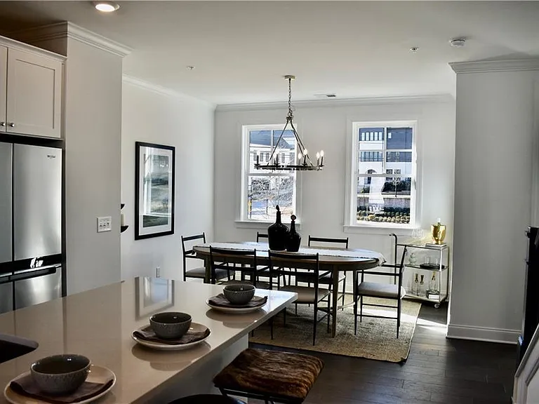 655 Beacon Dr — Photo 5