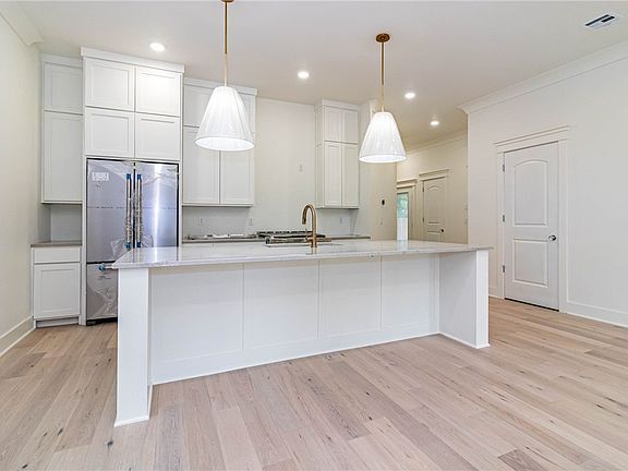 4th image of 1615 N Garland Ave