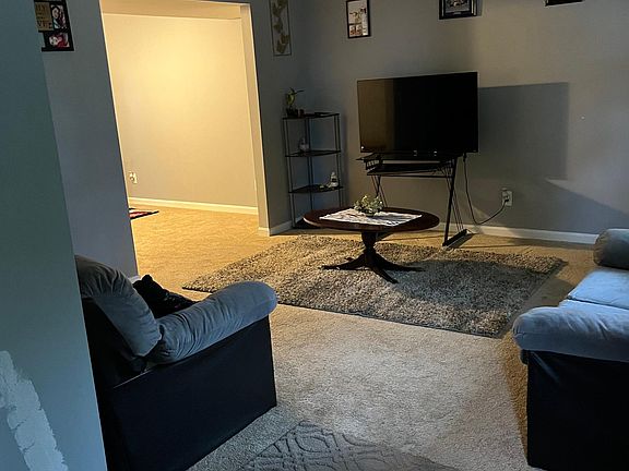 3rd image of 2 Willow Ln