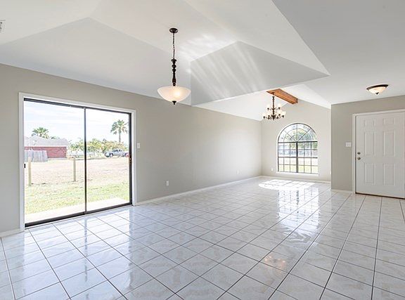 5th image of 913 Palm Blvd