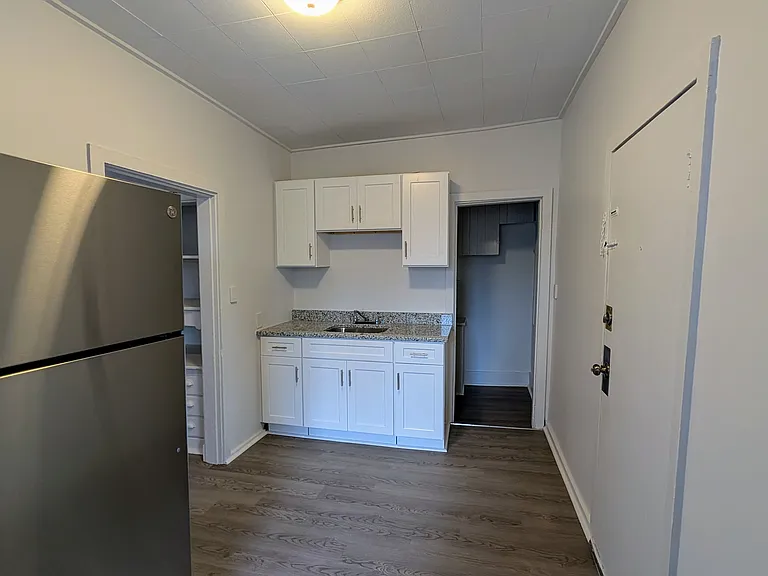 24 Coomes St #2R — Photo 4