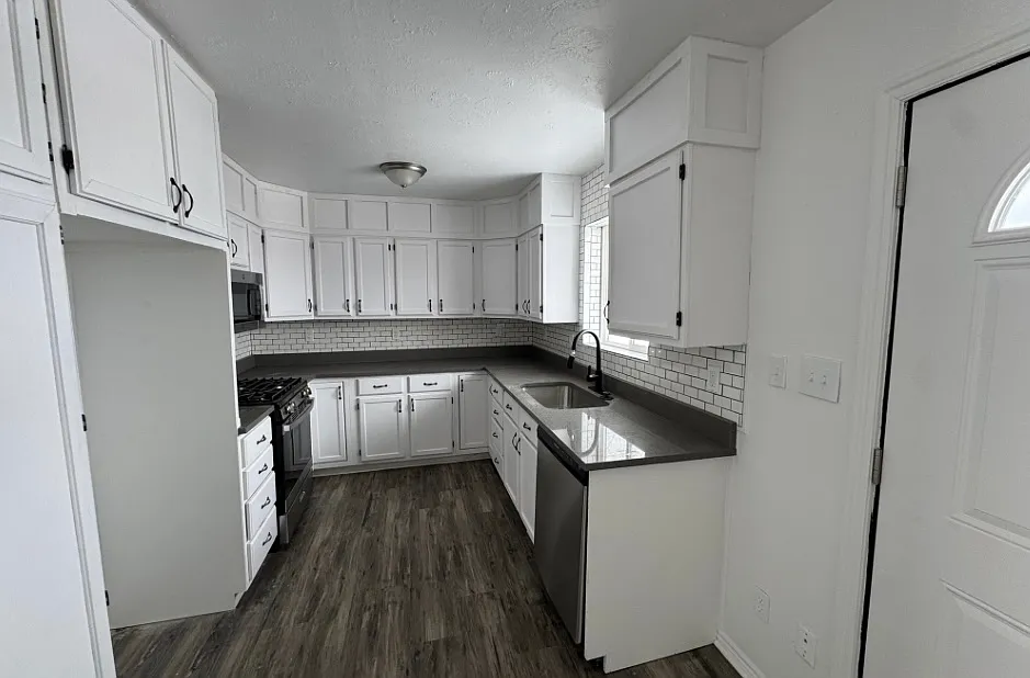 3 bed, 1100 sqft, $1,995 — Photo 3