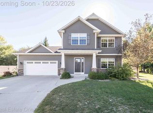11619 Saddlebrook Cir, Freeland, MI 48623