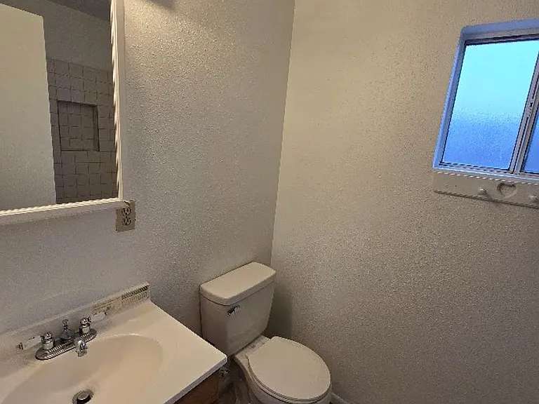 915 Walter St SE — Photo 10