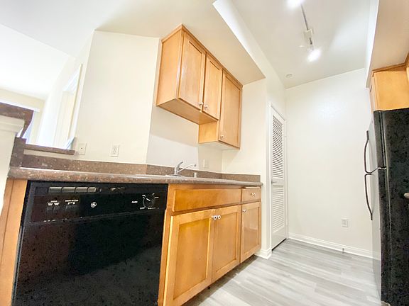5th image of 2810 S Sepulveda Blvd APT 301