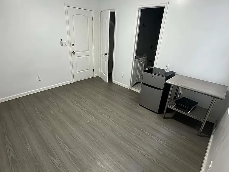 917 Willoughby Ave #1B — Photo 1