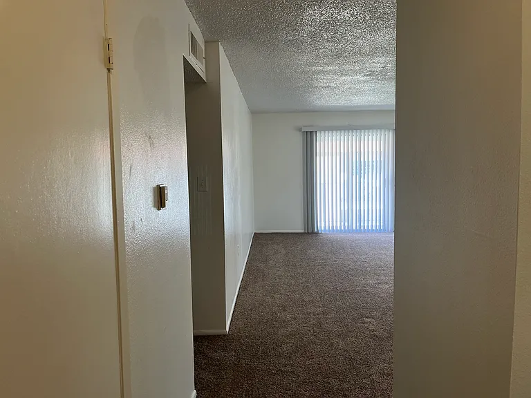 Updated 2 Bed Apt. W/ Large Yard in the NE Heights — Photo 33