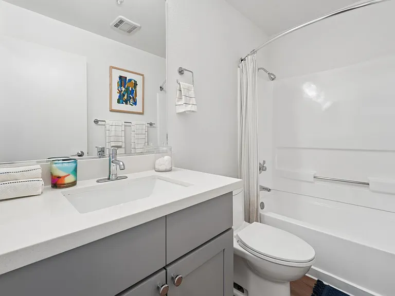 Indian Creek Apartments — Photo 24