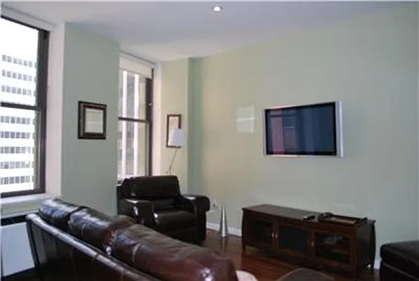 Sold by R New York | media 4