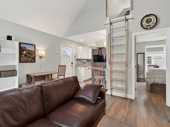 3rd image of 994 Portland Road #6