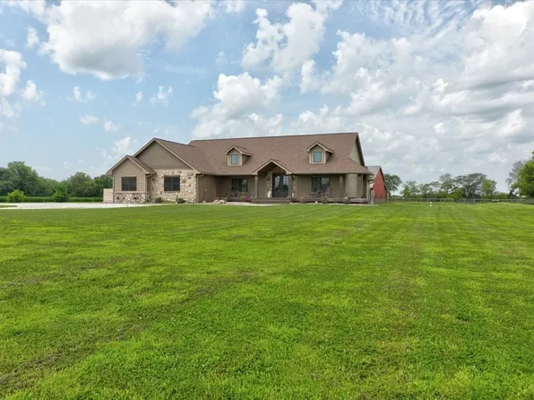 3594 SE Powers Dr, Runnells, IA 50237