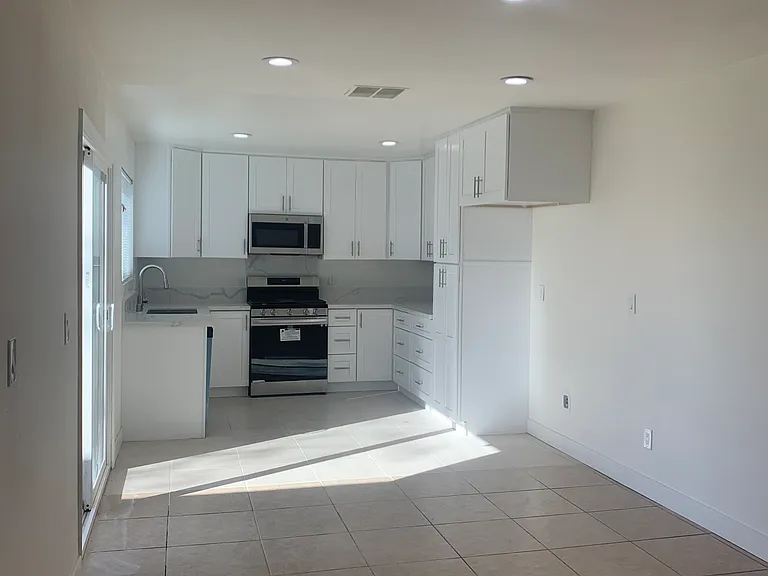 22721 Cottonwood Ave — Photo 2