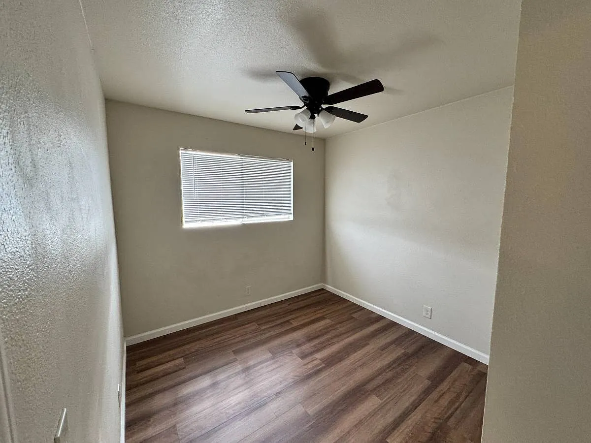 2 bed, 900 sqft, $1,250 — Photo 4