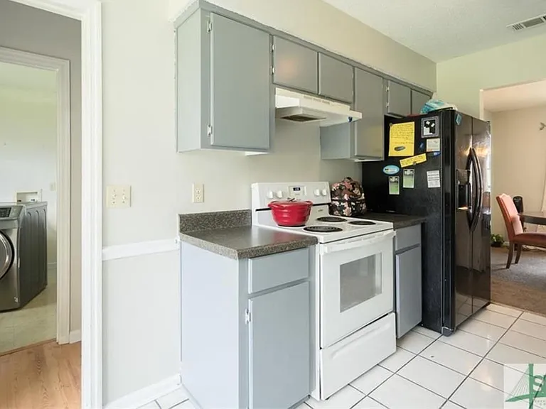 907 Primrose Ln — Photo 10