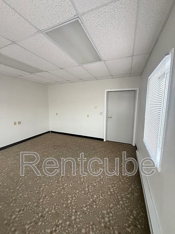 Studio, 1.0 bath, 400 sqft, $300 — Photo 2