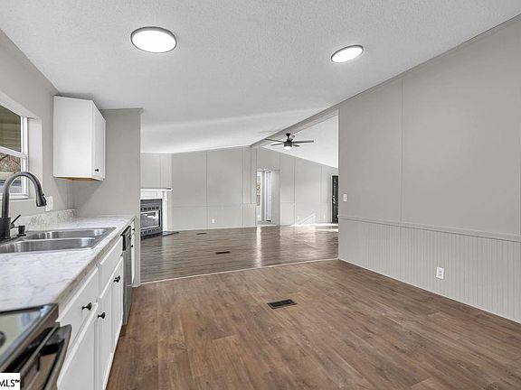 5th image of 4 Riverbreeze Rd