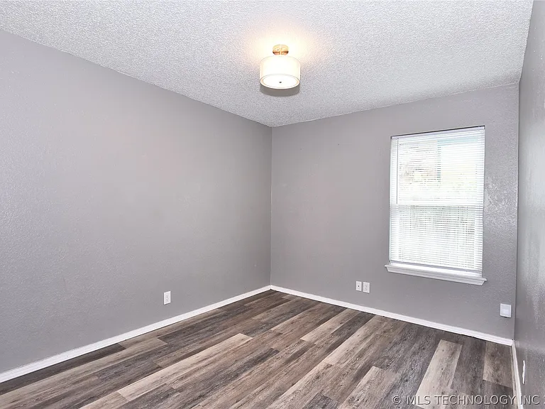 1339 E 138th Pl — Photo 19