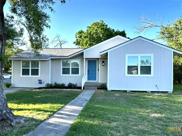 902 E Mesquite Ln, Victoria, TX 77901