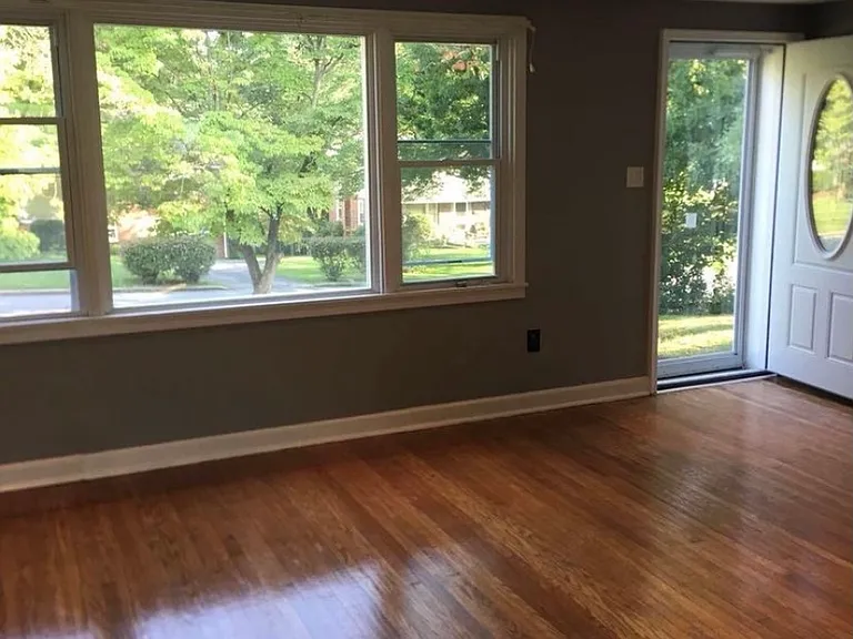 106 Meadowbrook Ln — Photo 5