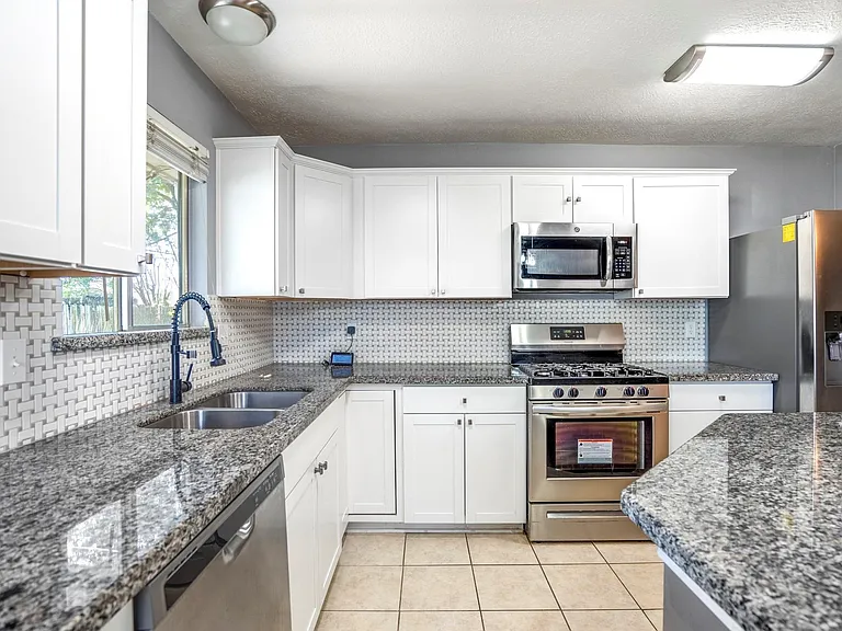 5211 Roserock Ln — Photo 11