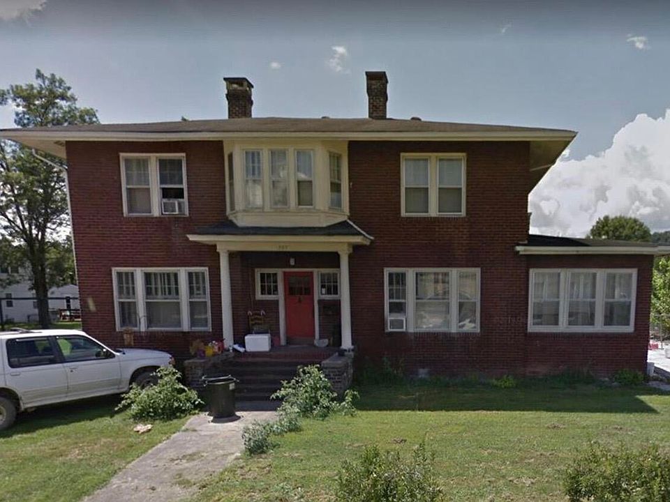 1st image of 209 S Main St