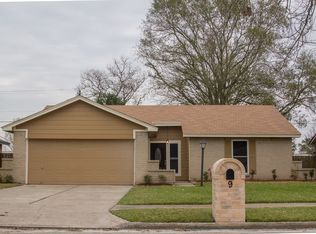9 Wagon Lane Loop, Angleton, TX 77515